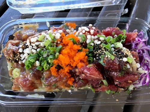 マノアで行列のできるポケ専門店「オフ・ザ・フック・ポケ・マーケット